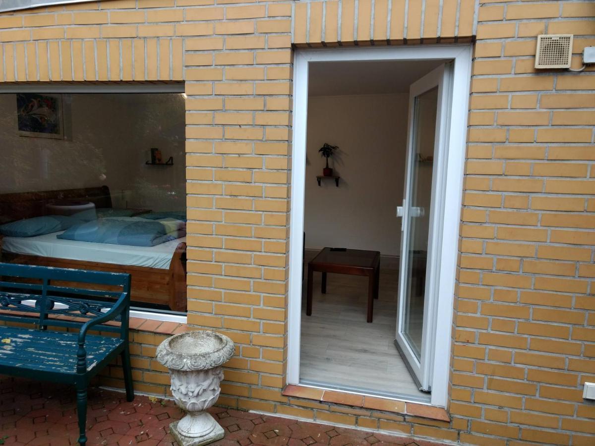 Ruhige, Gemuetliche 1-Zimmer Gartenwohnung Fuer 2 Erwachsene Lübeck Kültér fotó