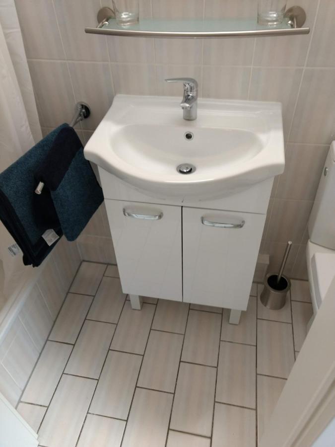 Ruhige, Gemuetliche 1-Zimmer Gartenwohnung Fuer 2 Erwachsene Lübeck Kültér fotó