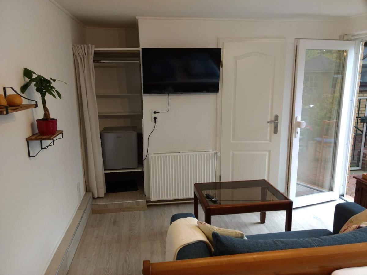 Ruhige, Gemuetliche 1-Zimmer Gartenwohnung Fuer 2 Erwachsene Lübeck Kültér fotó